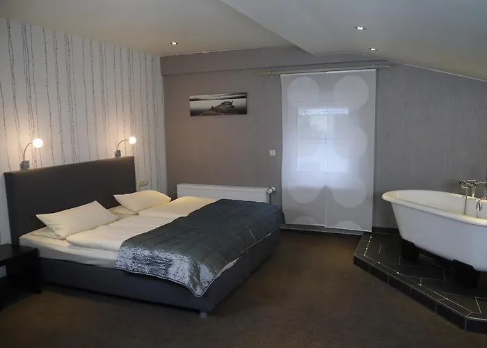 Zum Baeren Hotell 4*